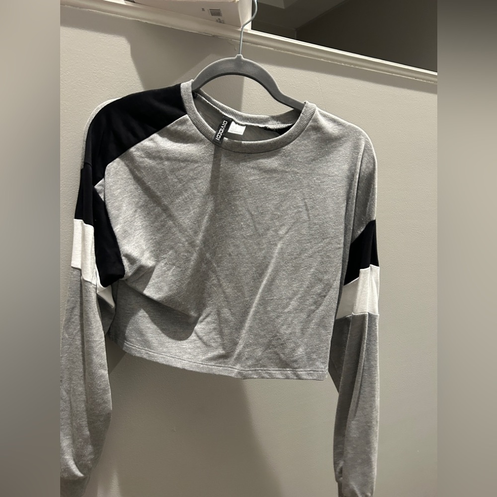 Cropped grey long sleeve size small